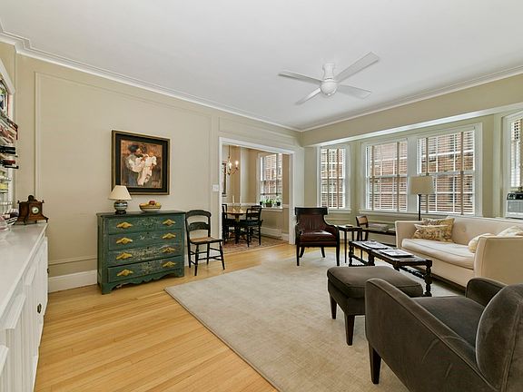 4th image of 988 Memorial Dr APT 487