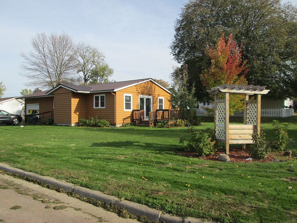 1st image of 900 5th Ave S