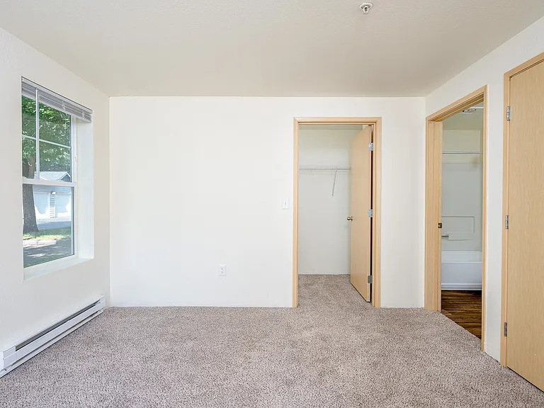 Woodridge Apartments — Photo 8