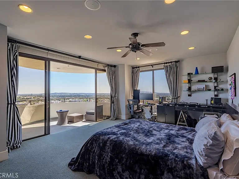 10560 Wilshire Blvd #1706 — Photo 6