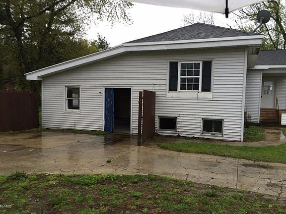3rd image of 14392 James St