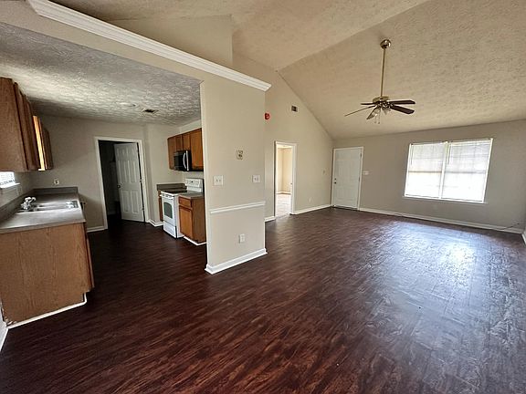 3rd image of 419 Dove Ln