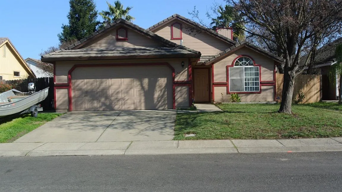 2453 Pecan Dr photo 1