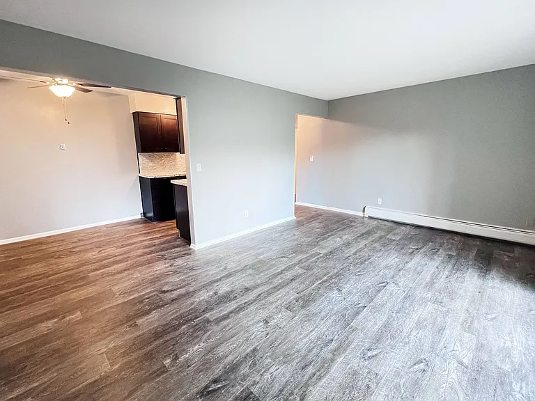 Crown Pointe Apartments — Photo 39