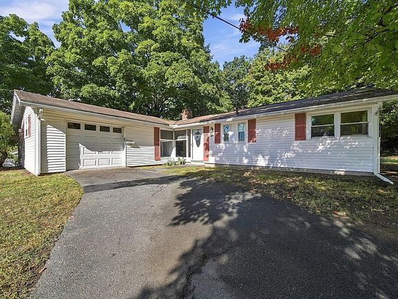 4th image of 32 Curwen Rd
