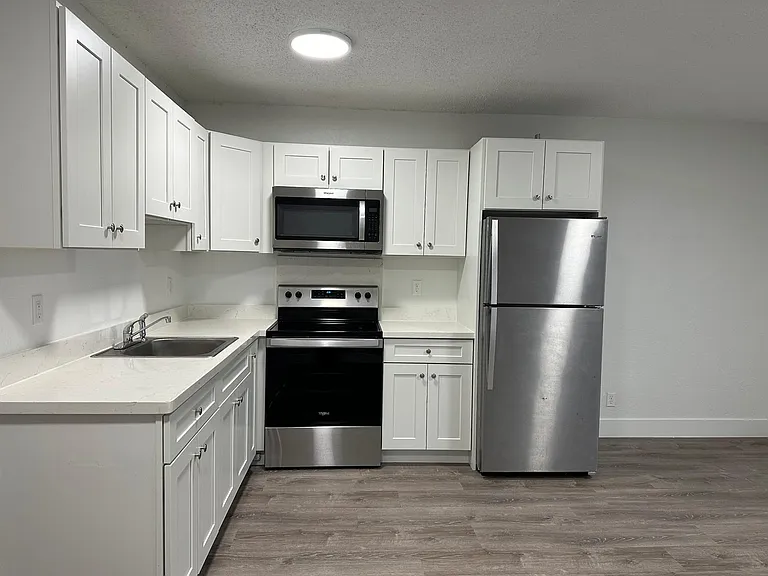 3660 NE 6th Ave #3 — Photo 9