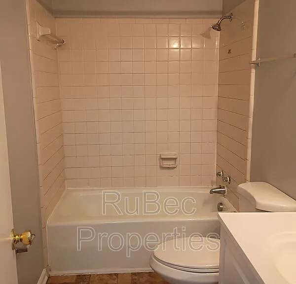 913 Nottingham Dr #33 — Photo 13