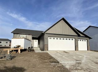 114 Mulberry Loop, Minot, ND 58703