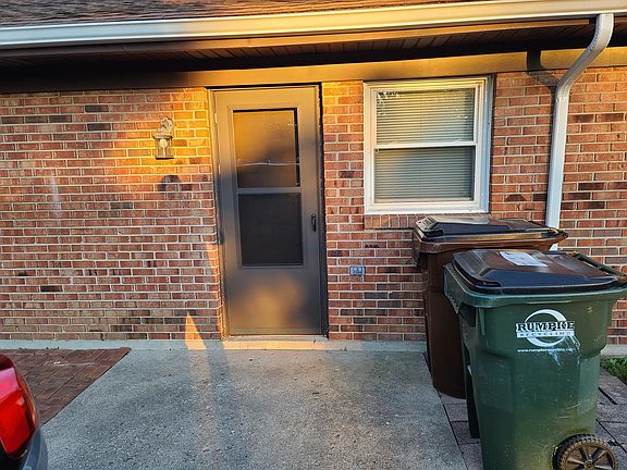 4th image of 4332 Sarah Dr
