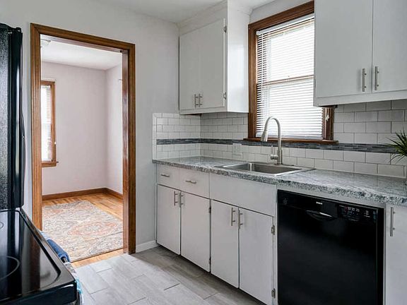 4th image of 1679 Weldon Ave