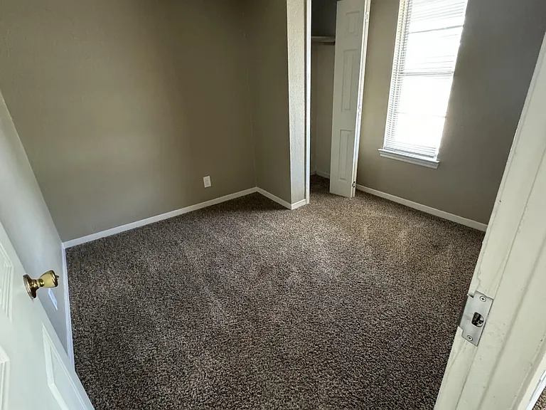 602 N 2nd St #1-D — Photo 8