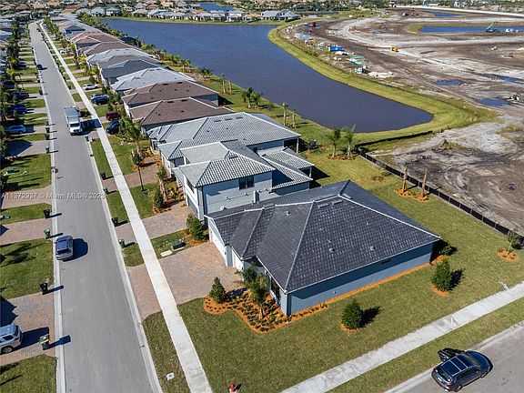 2nd image of 627A SE Boboli Way