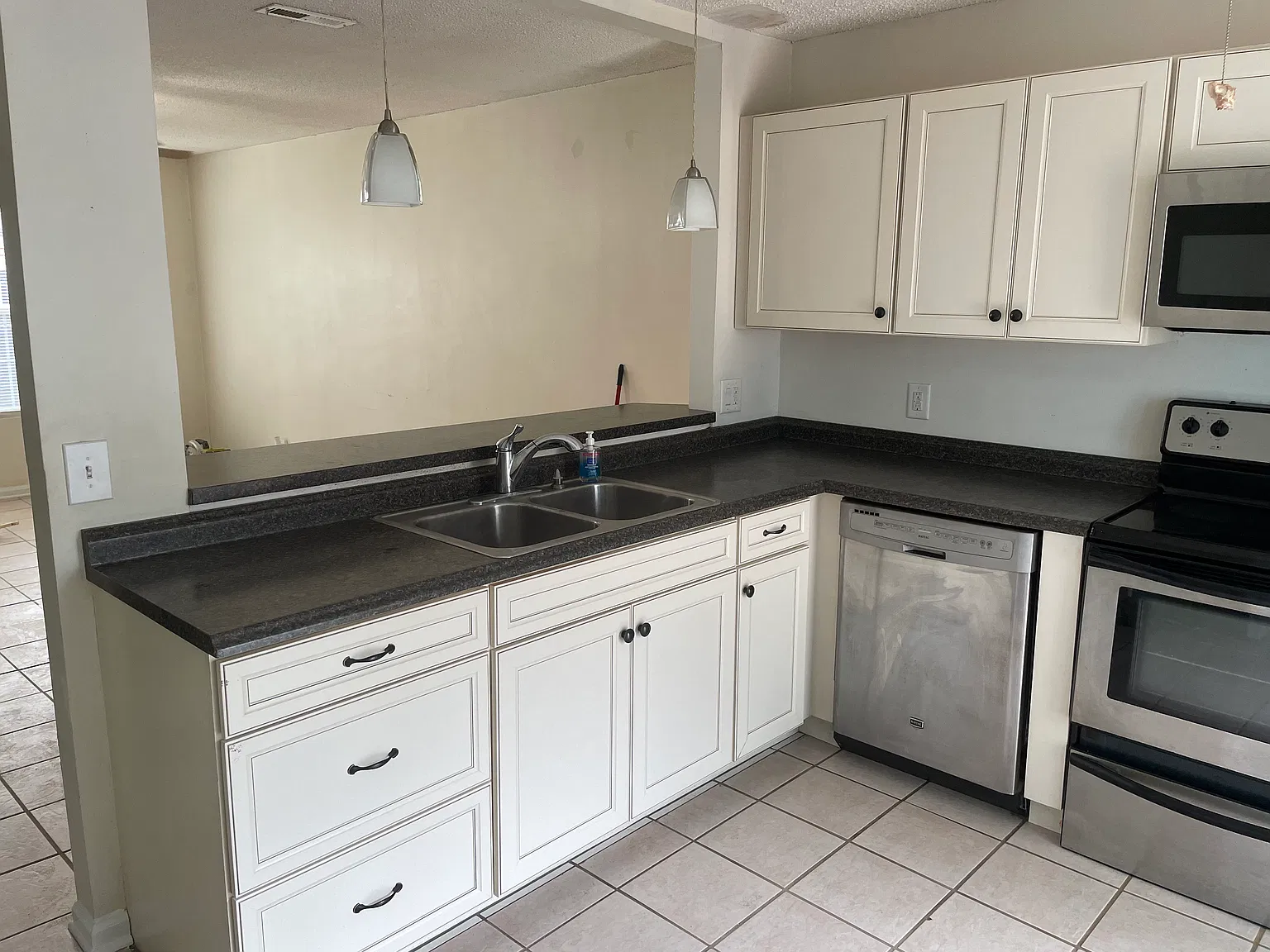 2 bed, 1.5 bath, 1000 sqft, $1,250 — Photo 2