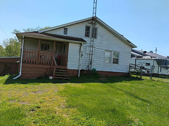 2nd image of 225 Rose St
