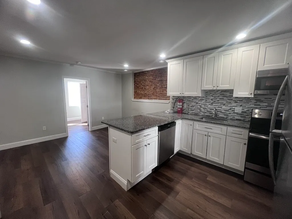 315 Meridian Street - 2 — Photo 2