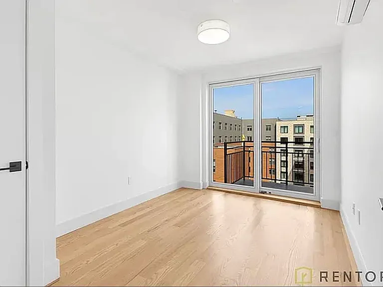 319 Lenox Rd #4E — Photo 8