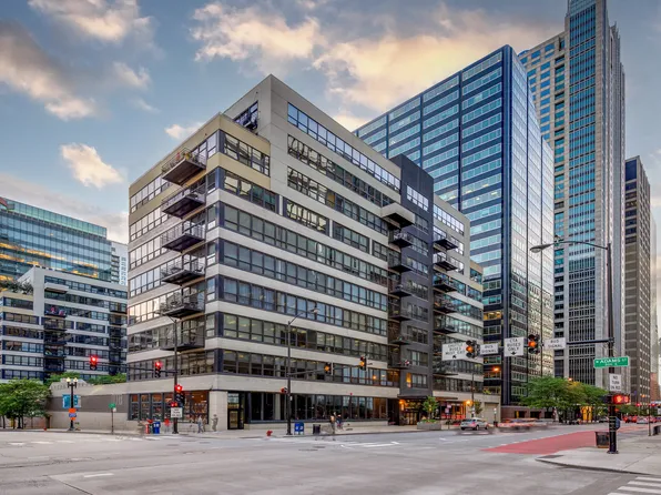 130 S Canal St APT 9B, Chicago, IL 60606