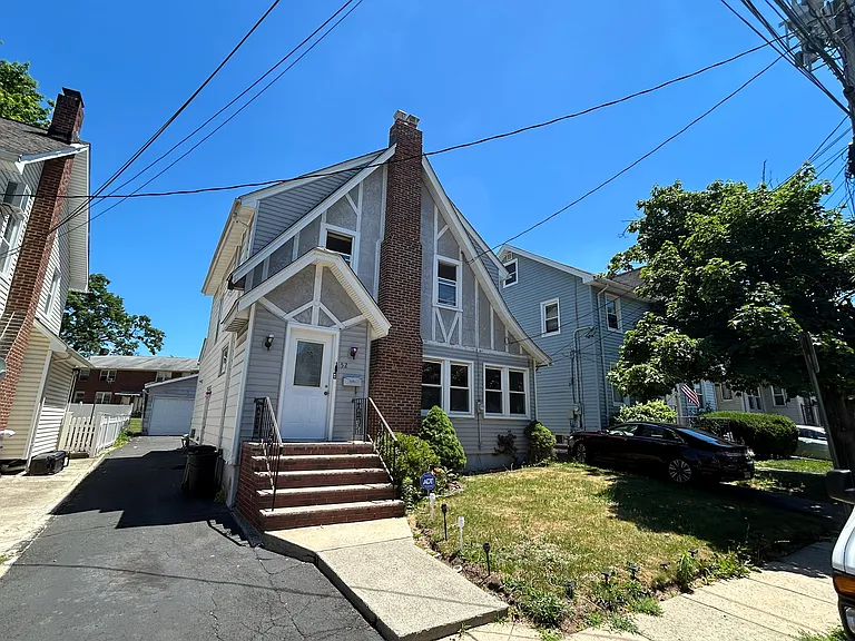 52 Fairway Ave — Photo 1