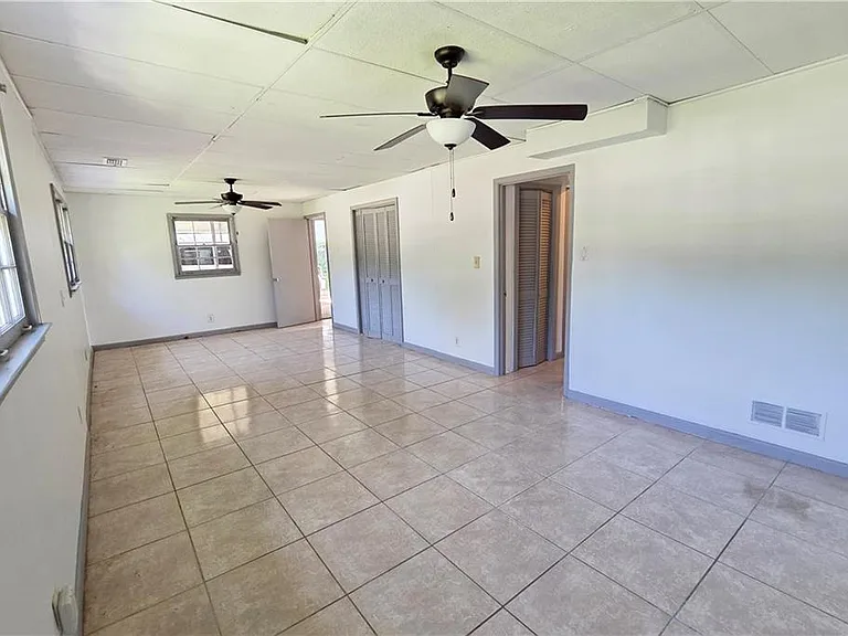 6684 Londonderry Dr — Photo 33