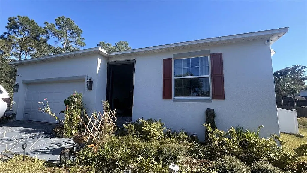 3 bed, 2.0 bath, 1439 sqft, $2,100 — Photo 1