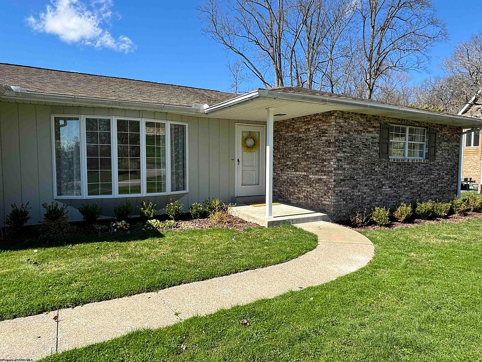 1st image of 16 Briarwood Ter