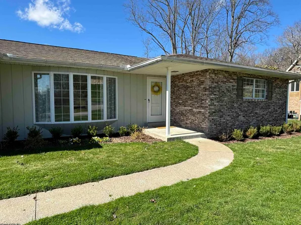16 Briarwood Ter, Fairmont, WV 26554
