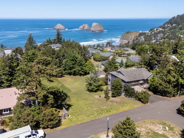 17 Castle Pl W, Oceanside, OR 97134