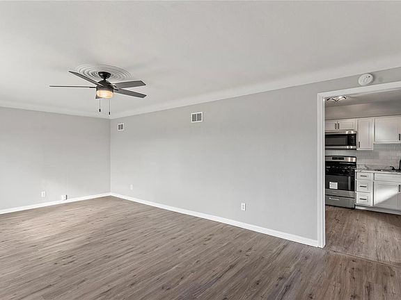 4th image of 2557 Shirley Ave