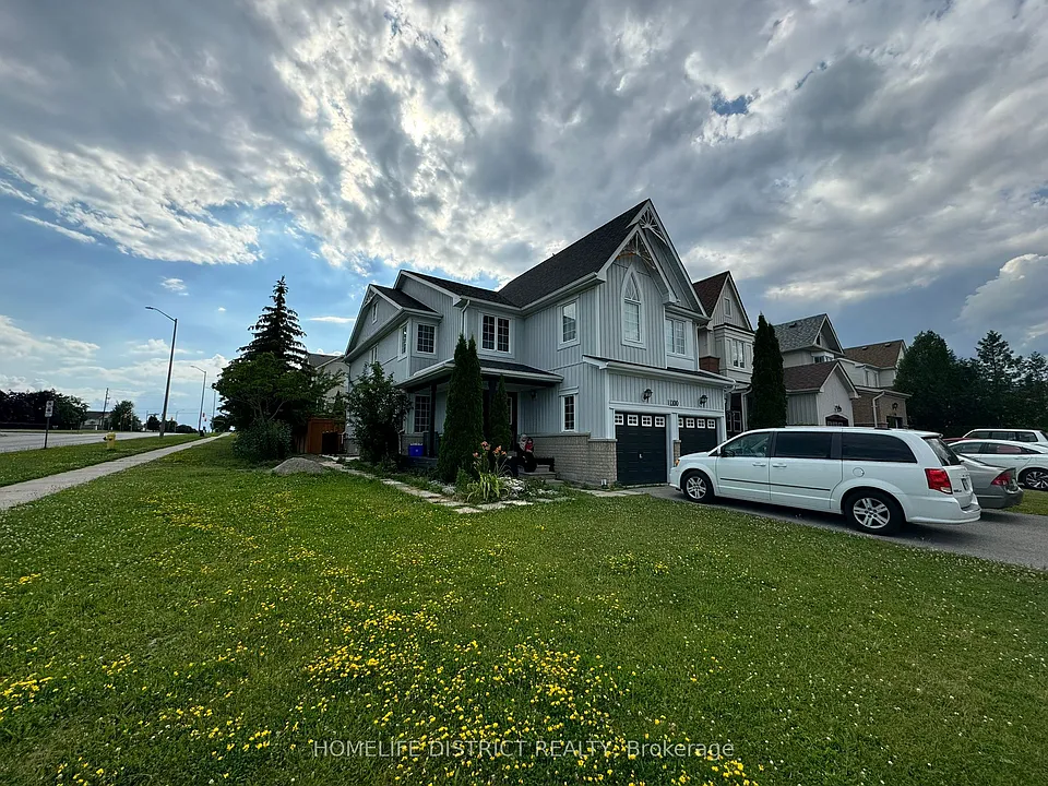 1100 Ashgrove Cres