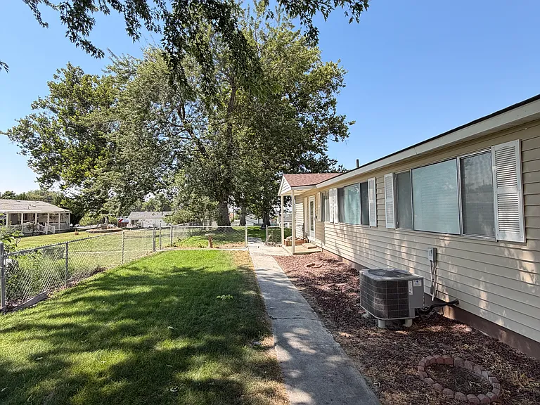 33 Poplar St — Photo 12