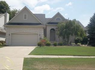 1071 Trailside Blvd, Wixom, MI 48393