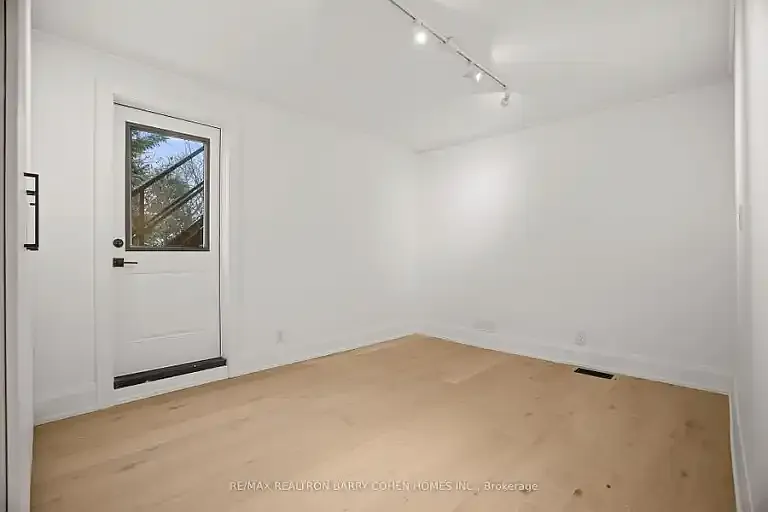 231 Macpherson Ave #1A — Photo 2