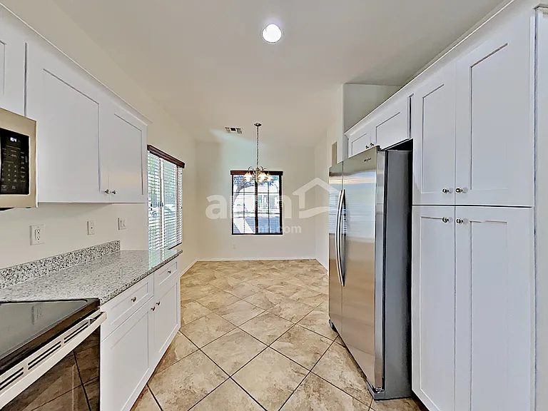 19427 W Woodlands Ave — Photo 5