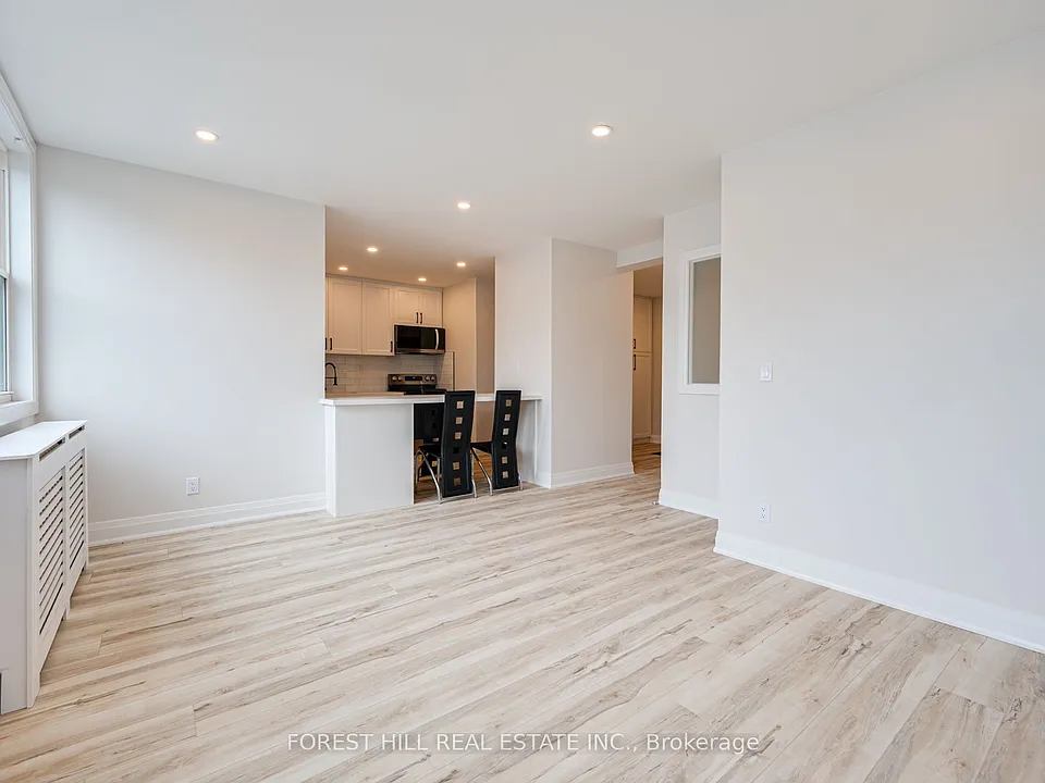 7725 Yonge St #2
