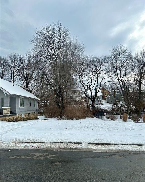 1st image of 1527 E 50th St