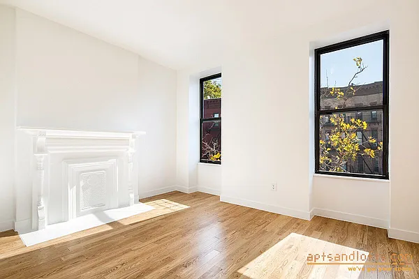 Rented by aptsandlofts.com | media 25