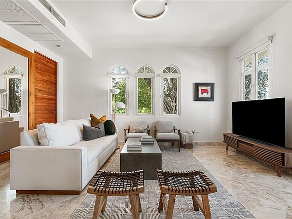 4th image of 603 Elliot St #201