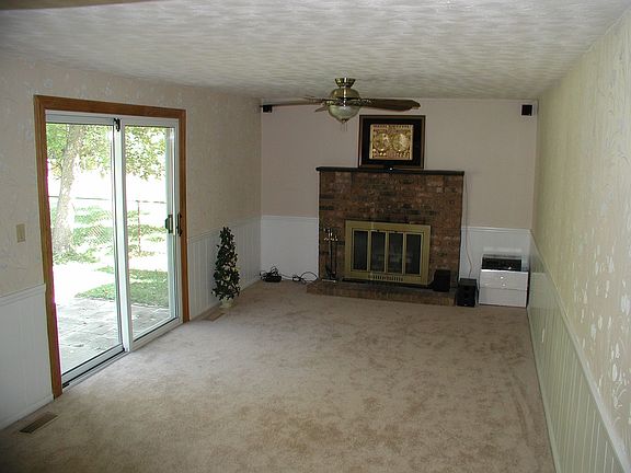 19 x 11 Family Rm w/Fireplace