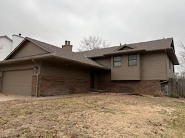 201 E Tall Tree Rd, Derby, KS 67037