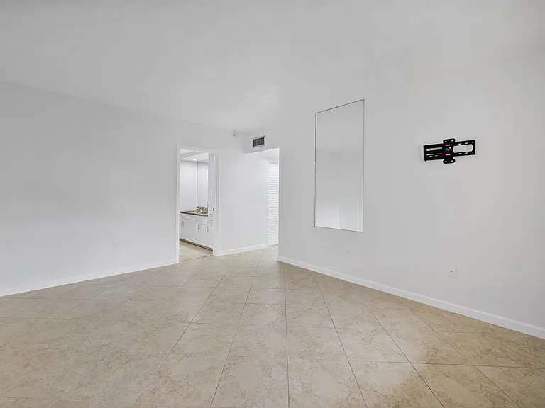 740 NE 199th St #205G — Photo 10
