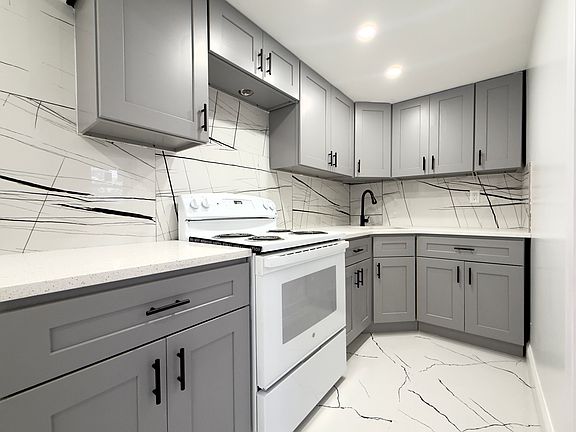 3rd image of 39 Hillside Ave APT 3