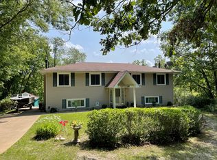 14 Country Club Dr, Putnam, IL 61560