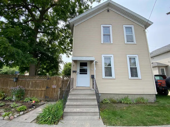 807 4th St, Menominee, MI 49858