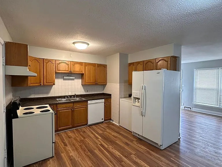 6904 Longview Rd — Photo 2