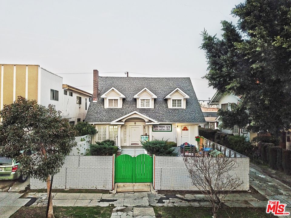1st image of 124 N Manhattan Pl