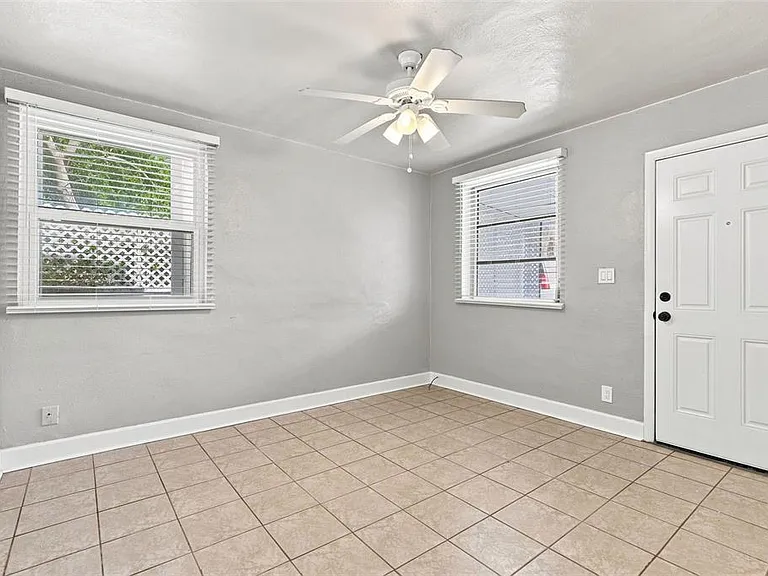 1812 Killarney Dr — Photo 8
