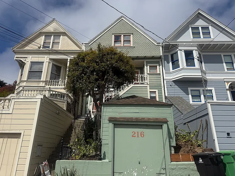 216 Hoffman Ave — Photo 1