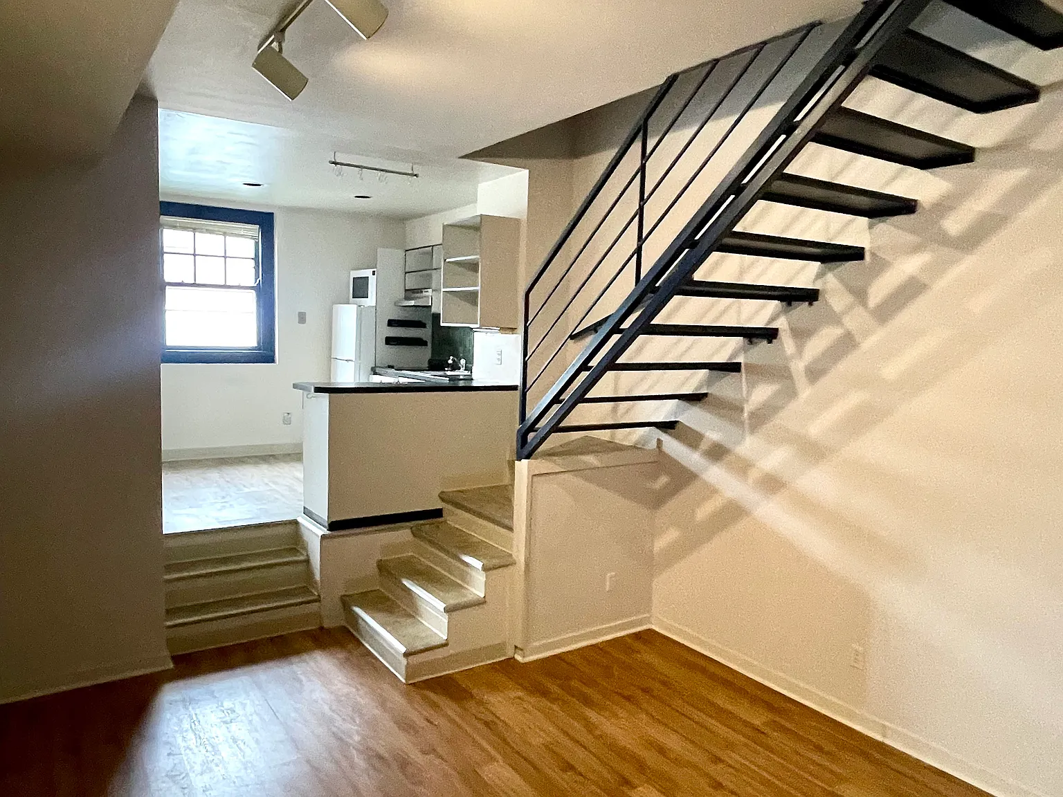 2 bed, 910 sqft, $1,675 — Photo 3