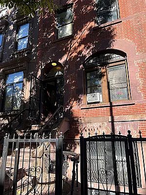 3rd image of 107 W 132nd St #G1
