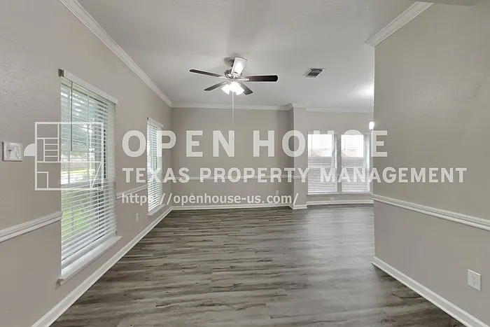 4 bed, 2.5 bath, 2502 sqft, $2,400 — Photo 4